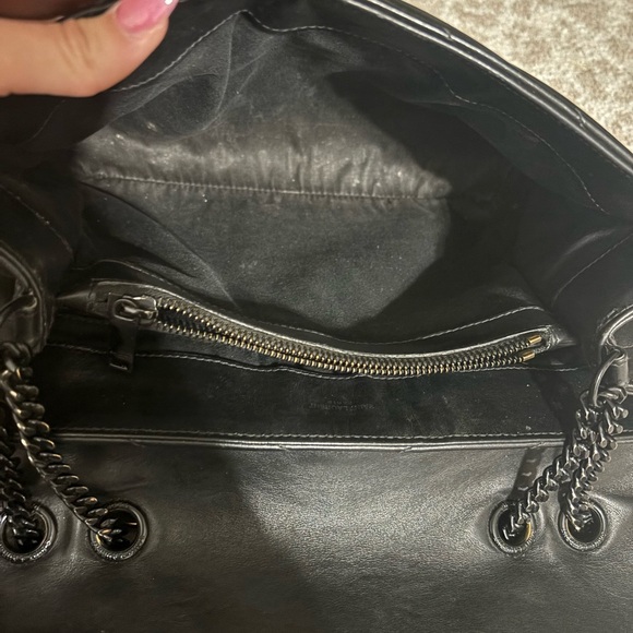 Saint Laurent
Loulou Small Shoulder Bag in Quilted Leather - Picture 5 of 12